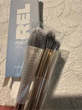 REL Beauty 3-Piece Rose Gold Makeup Brush Set